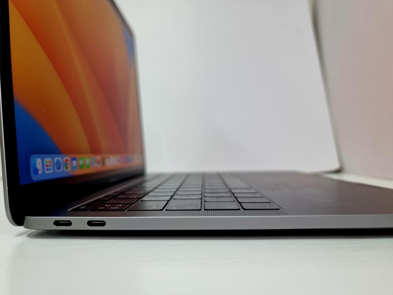 MacBook Pro 13" Retina, 2017, MPXR2, Core i5 2,3Ггц/8Гб/128Гб SSD, 21 циклов / Без коробки, Серебрситый - Б/У